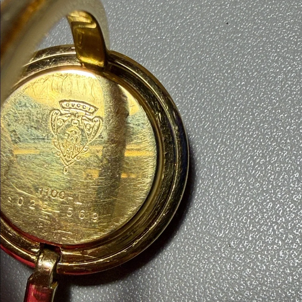 Vintage Gucci Gold Watch with Colorful Bezels - Picture 5 of 15